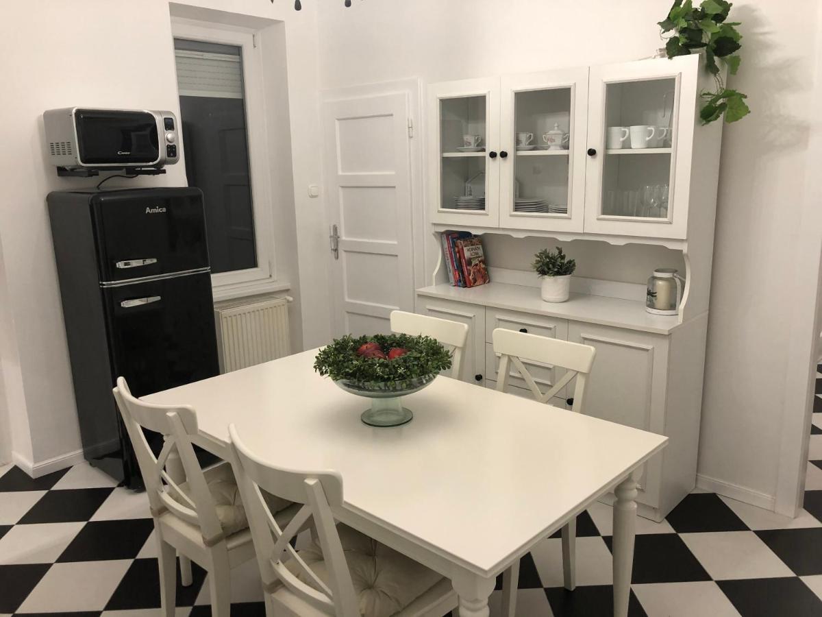 Margareta Apartman Pécs Exteriör bild