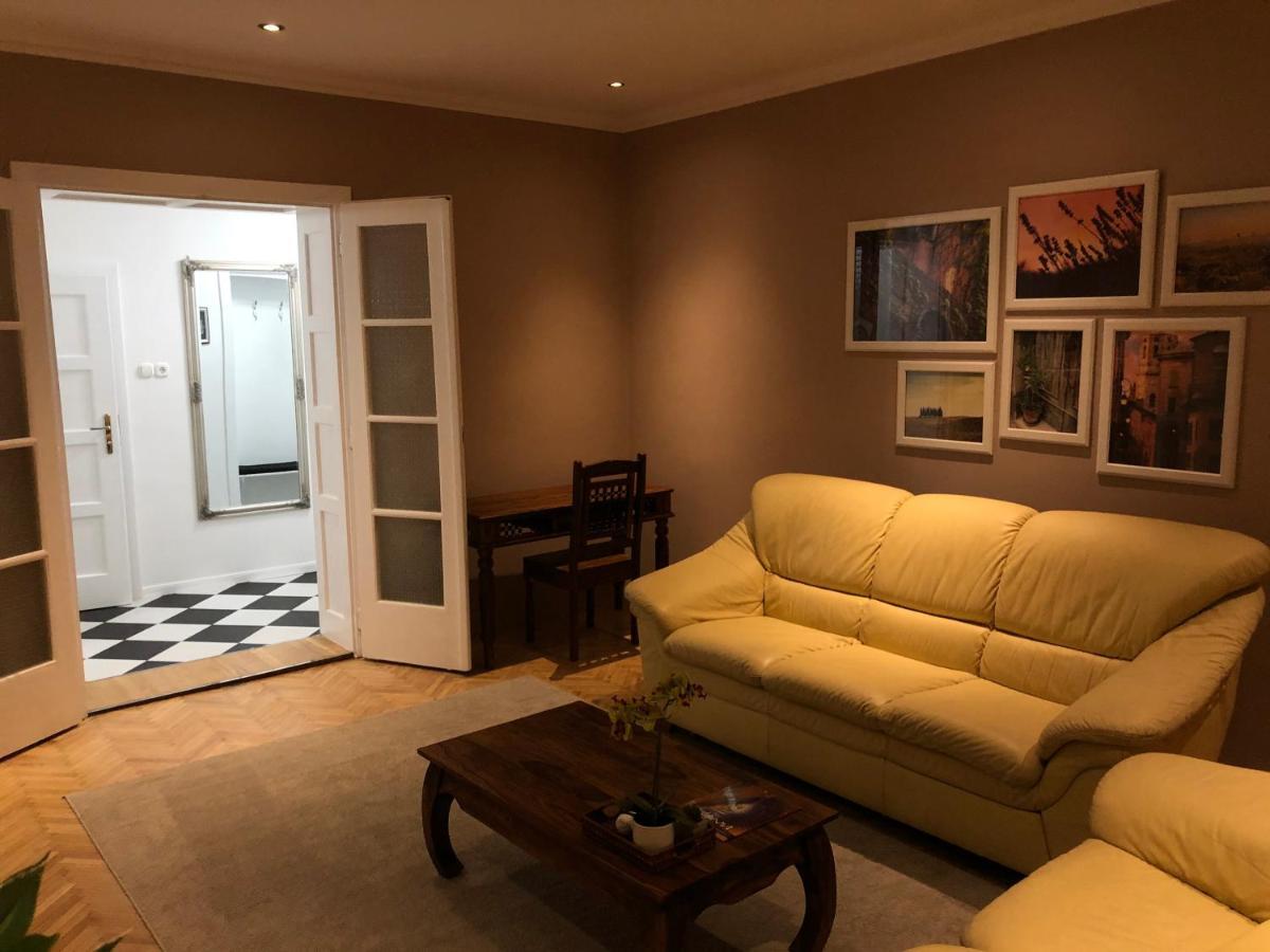 Margareta Apartman Pécs Exteriör bild